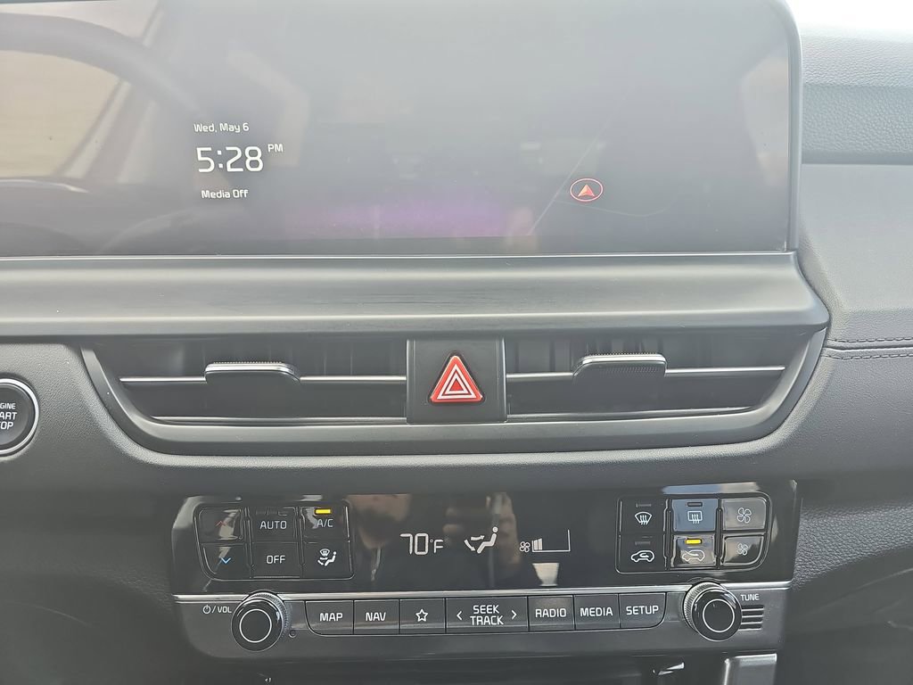 Used 2024 Kia Seltos EX FWD image 23