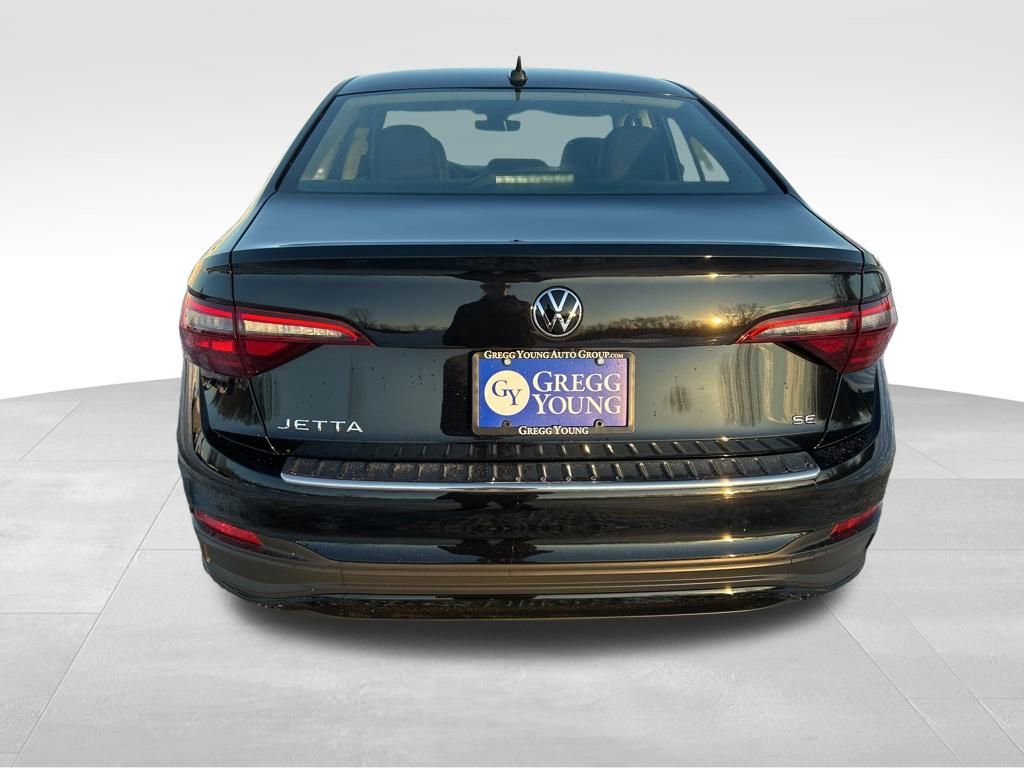 Used 2024 Volkswagen Jetta SE w/ Panoramic Sunroof Package image 6