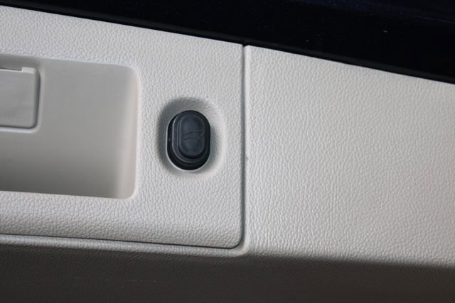 Used 2019 Cadillac Escalade ESV Premium Luxury image 38