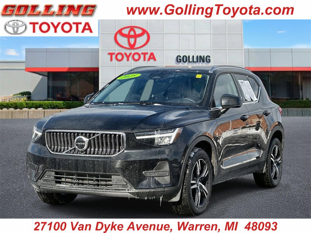 Used 2025 Volvo XC40 B5 Core