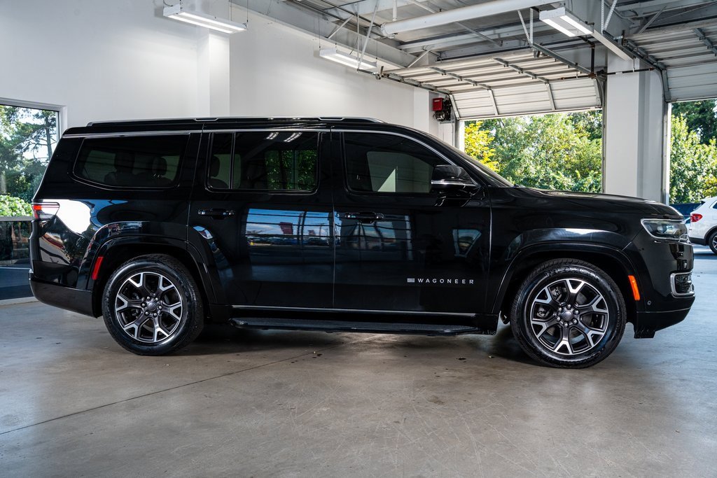 Used 2023 Jeep Wagoneer Series III w/ Preferred Equipment Group image 5