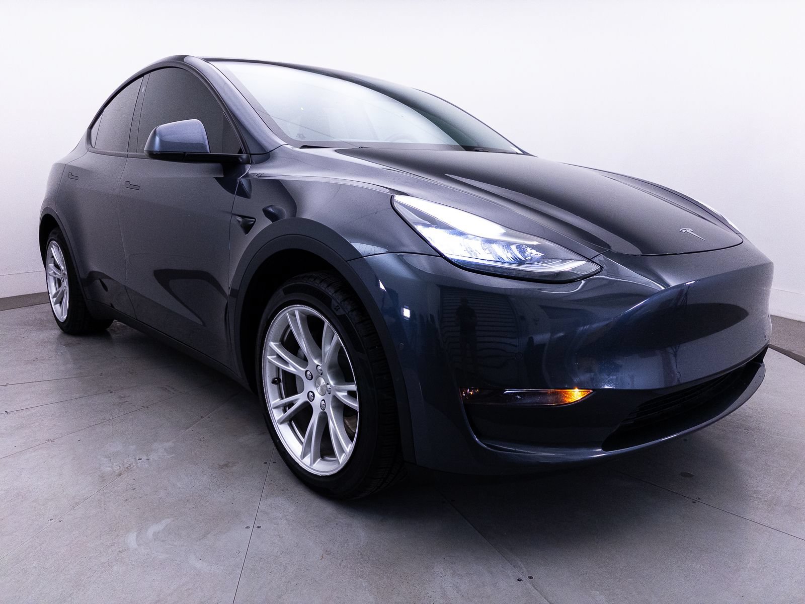 Used 2021 Tesla Model Y Long Range AWD/4WD image 11