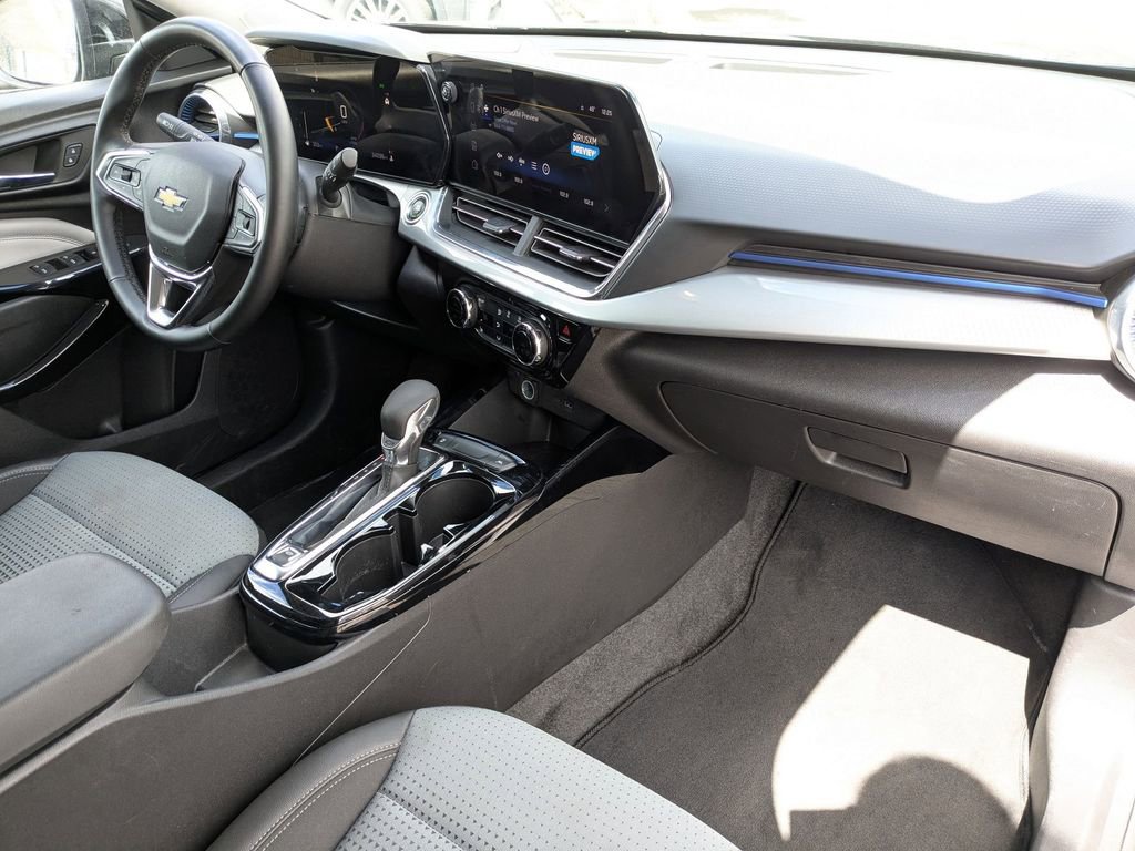 Used 2025 Chevrolet Trax LT w/ LT Convenience Package image 31