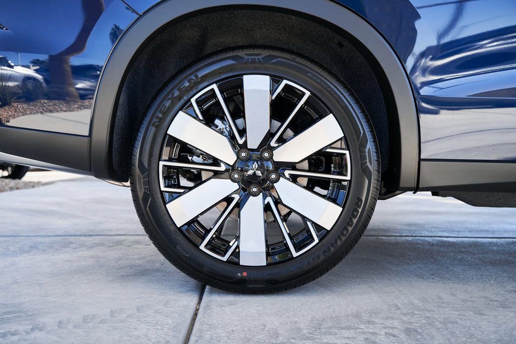 Used 2025 Mitsubishi Outlander SE FWD image 9