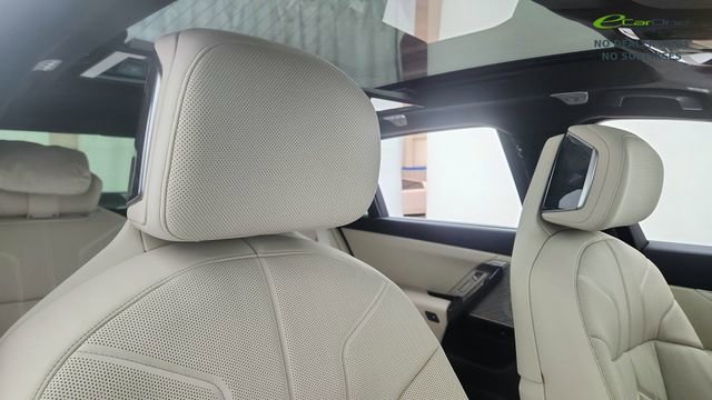 Used 2024 BMW i7 xDrive60 image 23