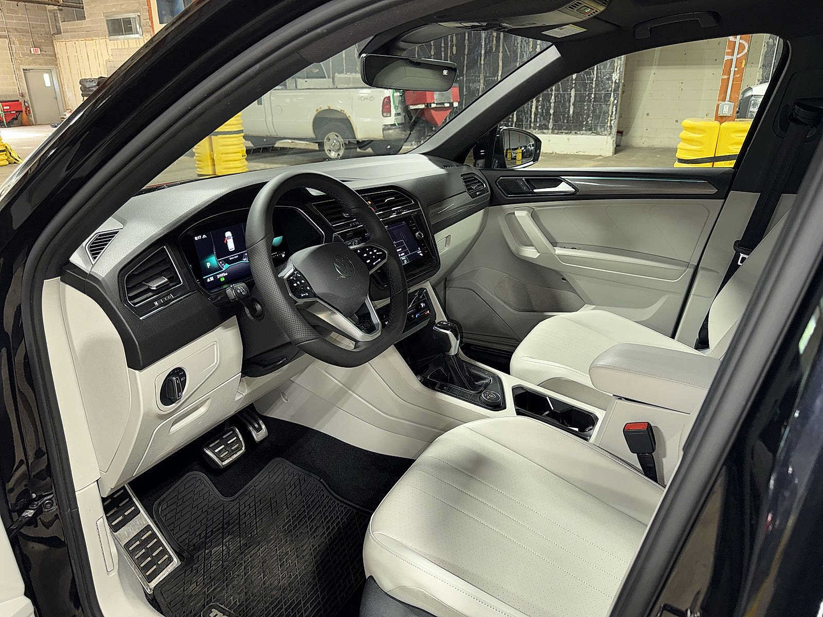 Used 2022 Volkswagen Tiguan SE R-Line AWD/4WD image 30