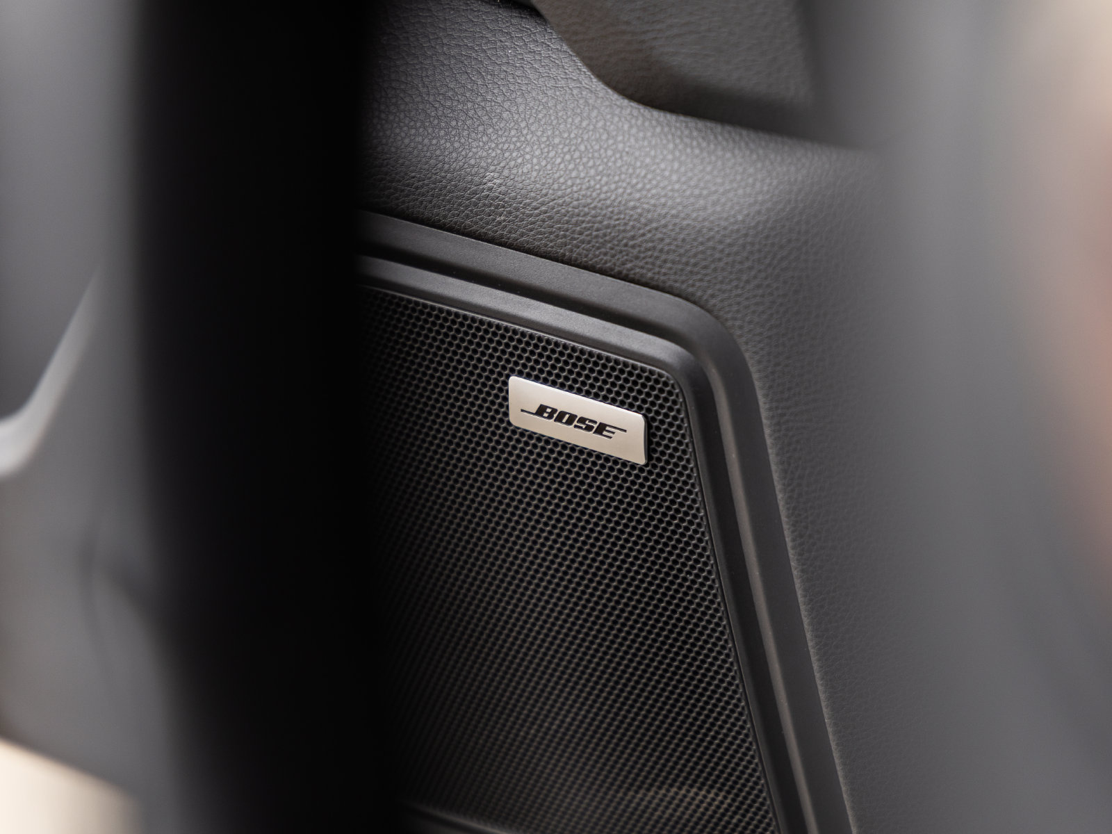 Certified 2022 Porsche Macan S AWD/4WD image 19