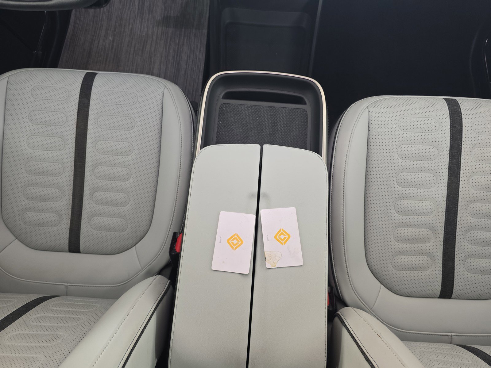 Used 2023 Rivian R1S Adventure image 27