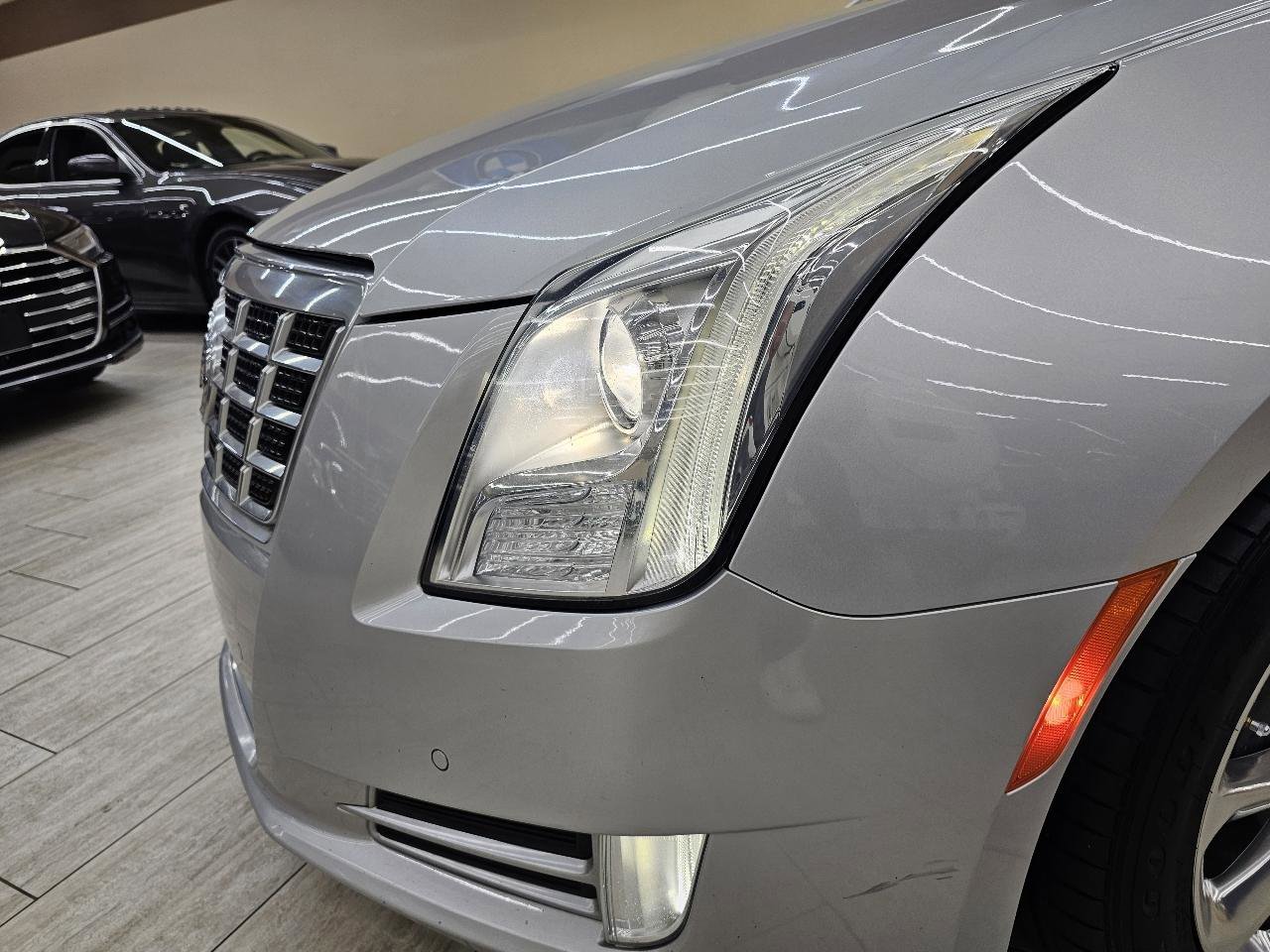 Used 2013 Cadillac XTS Luxury FWD image 10