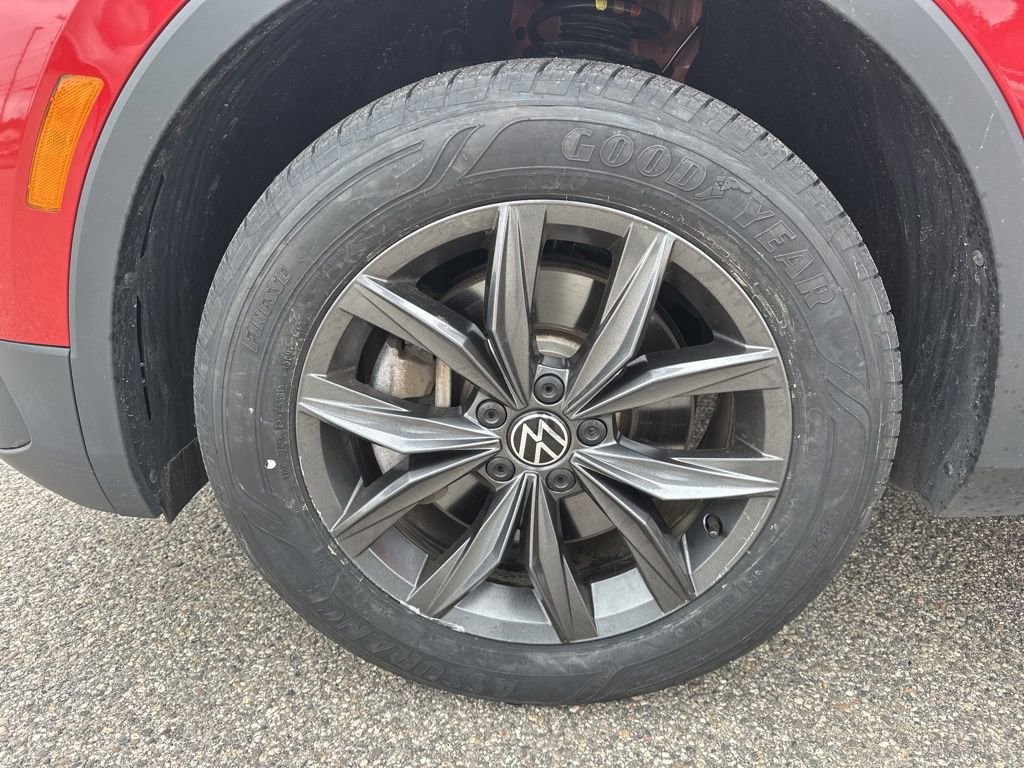 Used 2023 Volkswagen Tiguan SE image 34