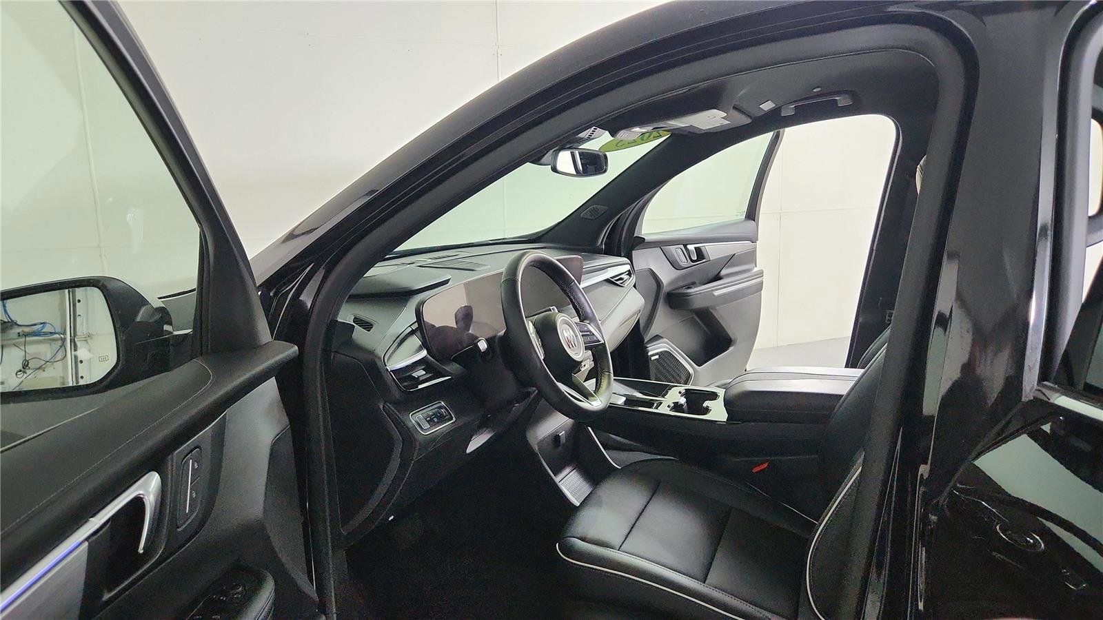 Used 2025 Buick Enclave Preferred AWD/4WD image 9