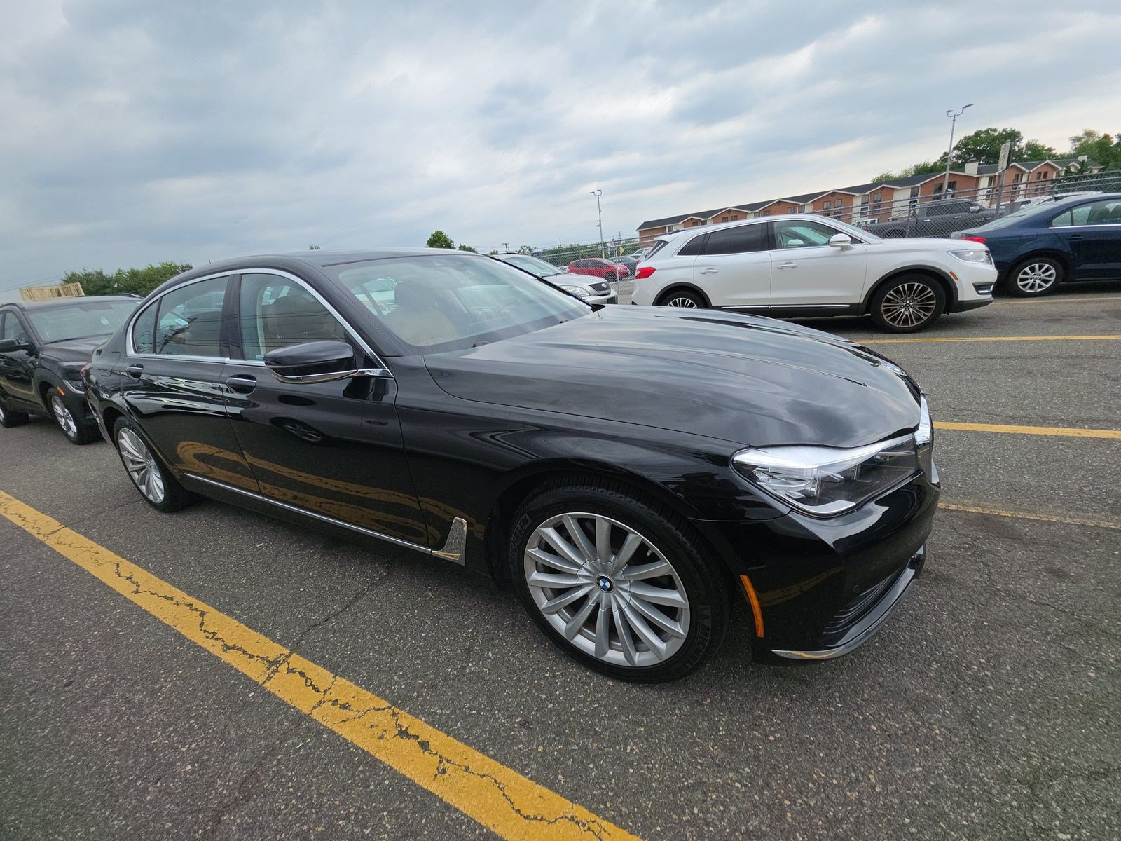 Used 2019 BMW 740i xDrive AWD/4WD image 4