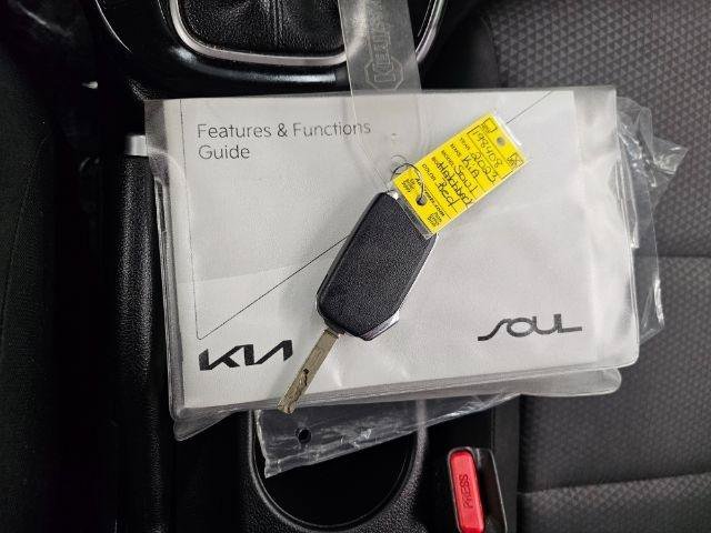 Used 2023 Kia Soul LX FWD image 27
