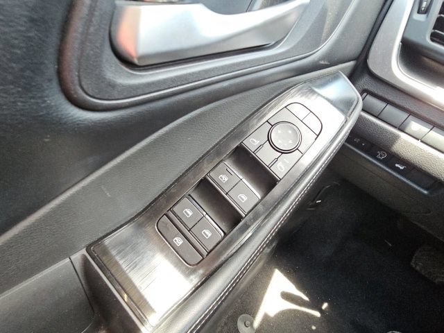 Used 2025 Nissan Rogue SV FWD image 32