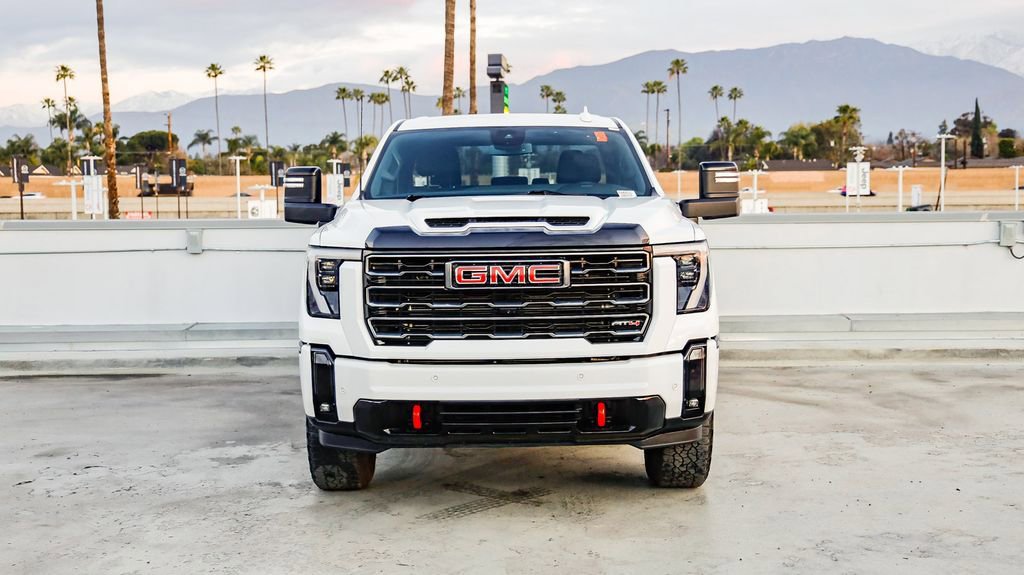 Used 2025 GMC Sierra 2500 AT4 image 3