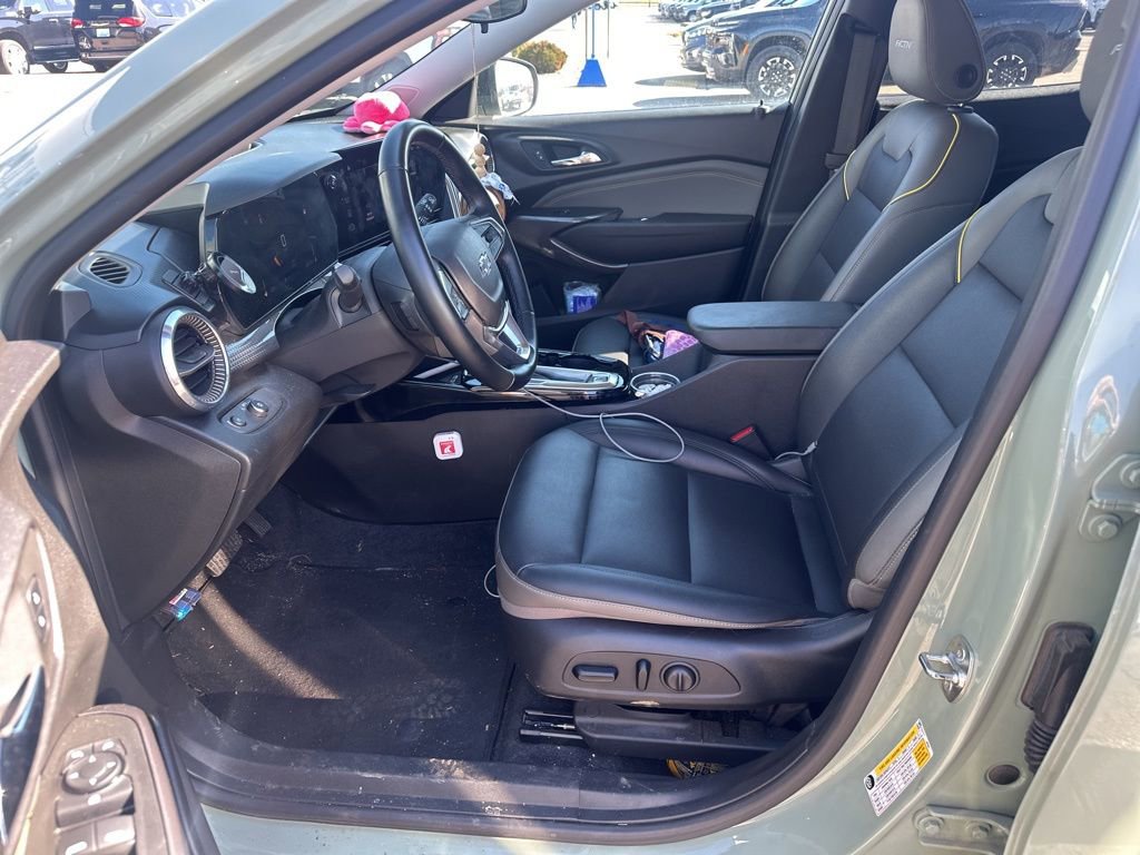 Used 2024 Chevrolet Trax ACTIV w/ Sunroof Package image 5