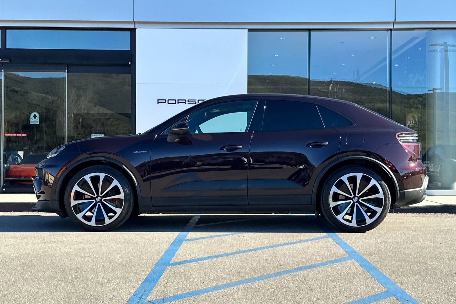 Certified 2025 Porsche Macan 4 Electric image 2
