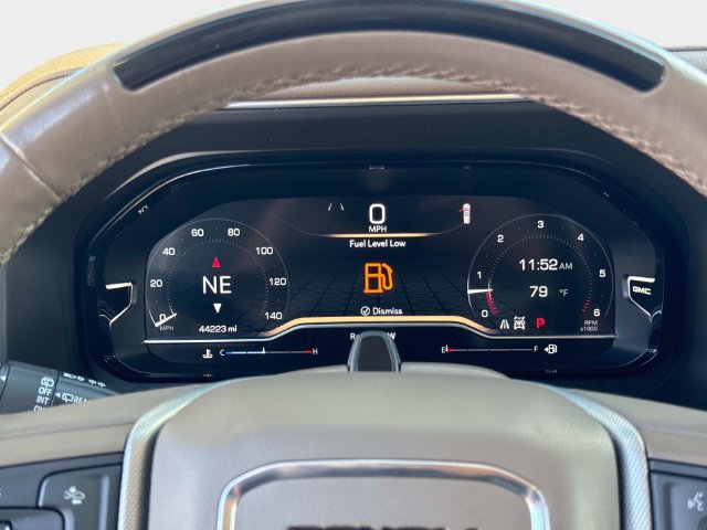 Used 2023 GMC Yukon XL Denali w/ Advanced Technology Package AWD/4WD image 28