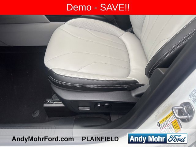 New 2025 Ford Escape SE w/ PHEV Premium Package FWD image 14