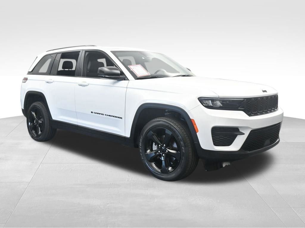 Used 2025 Jeep Grand Cherokee Altitude image 8