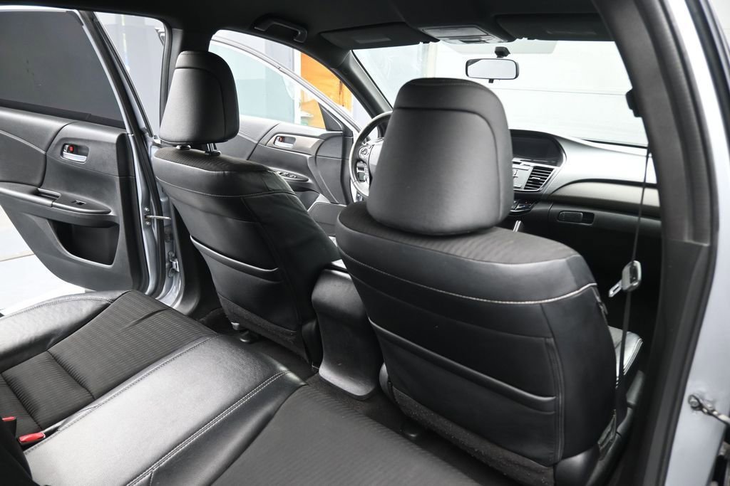 Used 2017 Honda Accord Sport image 29