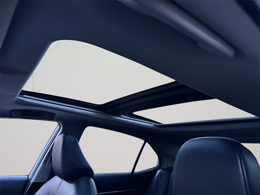 Used 2022 Toyota Camry XSE image 19