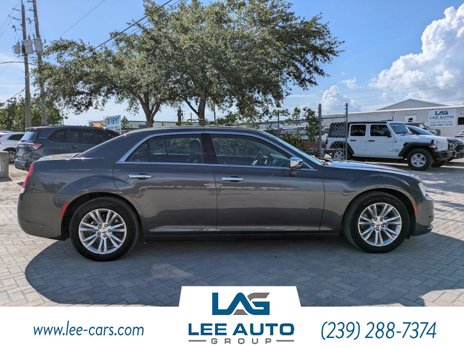 Used 2016 Chrysler 300 C RWD image 2