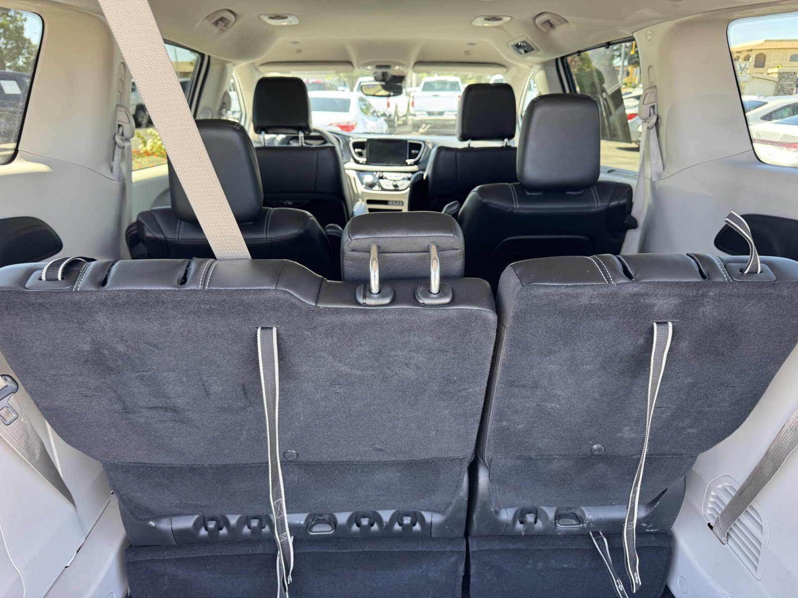 Used 2024 Chrysler Pacifica Limited FWD image 12