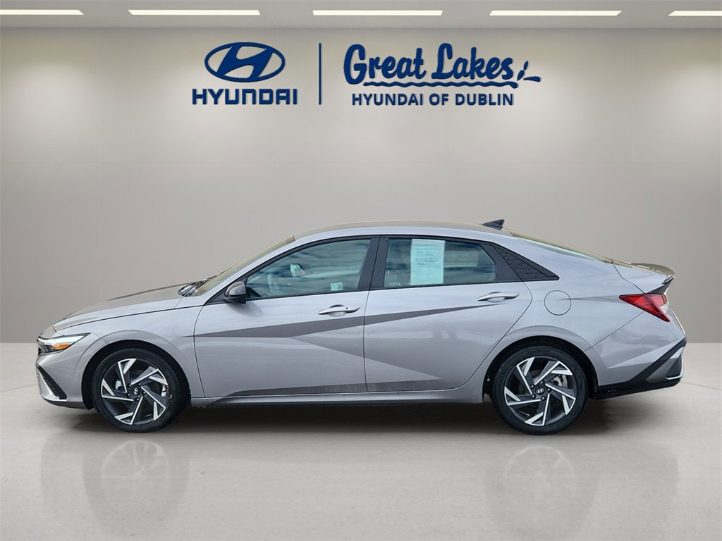 Used 2025 Hyundai Elantra Sport image 2