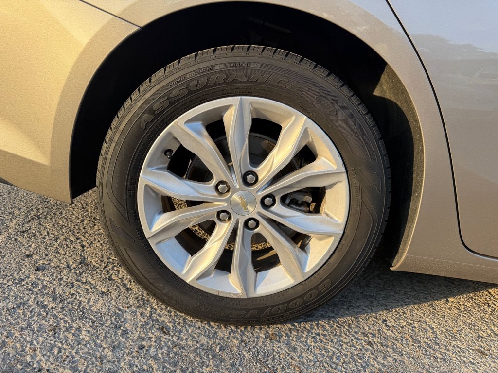 Used 2022 Chevrolet Malibu LT FWD image 16