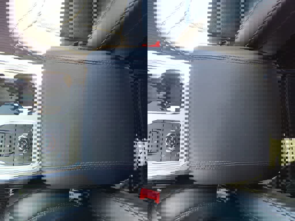 Used 2022 Ford Explorer Platinum w/ Equipment Group 601A image 21