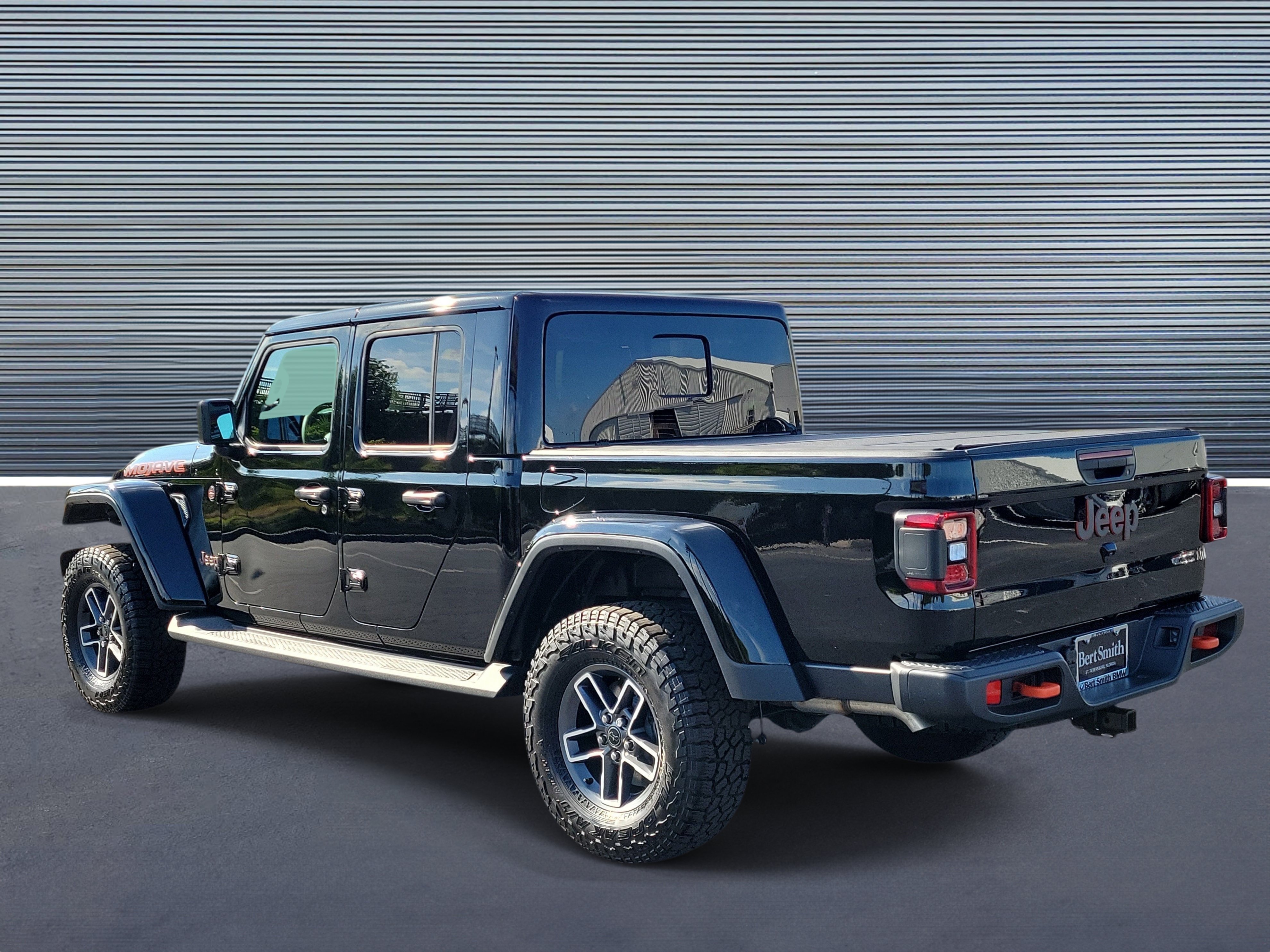 Used 2025 Jeep Gladiator Mojave w/ Convenience Group AWD/4WD image 4