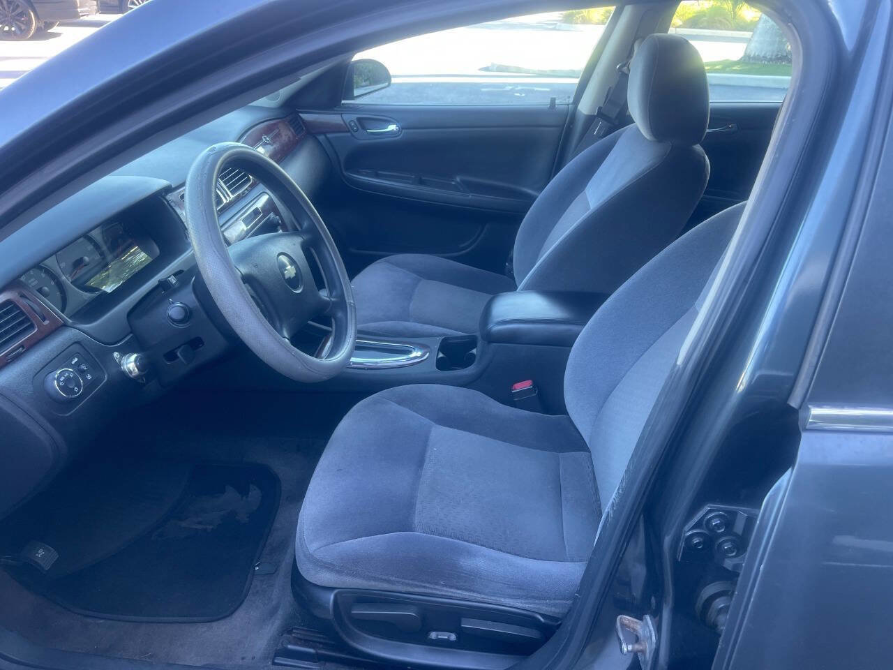 Used 2010 Chevrolet Impala LS image 9