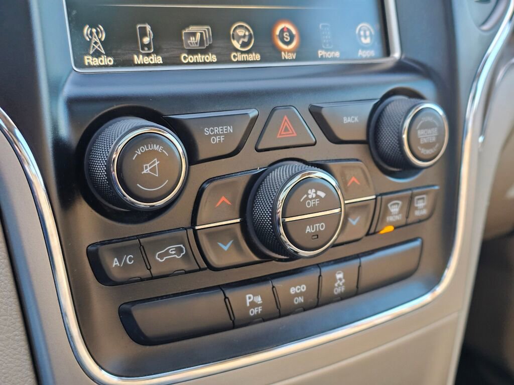 Used 2015 Jeep Grand Cherokee Limited w/ Luxury Group II image 24