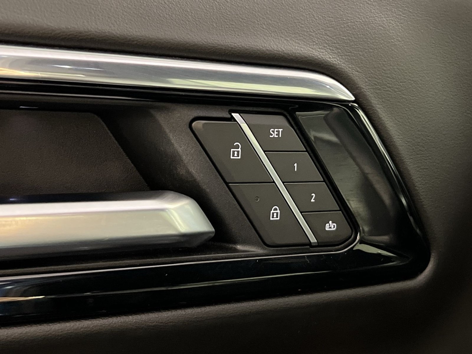 Used 2025 Chevrolet Tahoe LT AWD/4WD image 33
