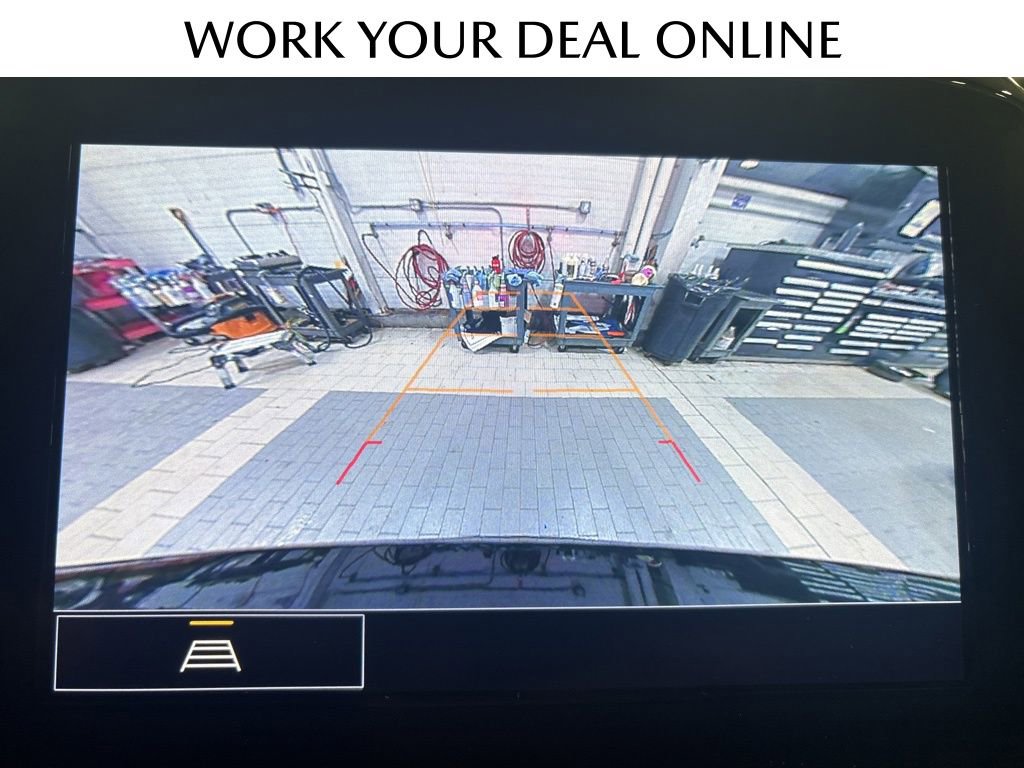 Used 2023 Chevrolet Traverse LT image 19