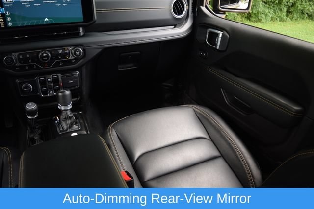 Used 2024 Jeep Wrangler Unlimited Sahara w/ Technology Group AWD/4WD image 14