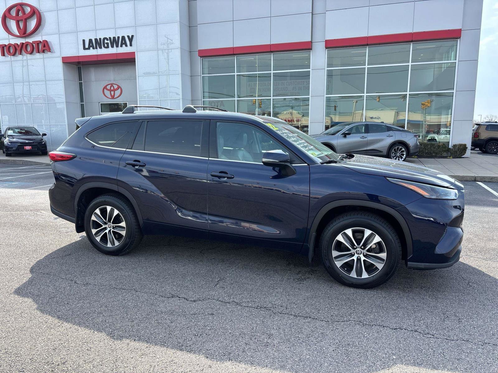 Used 2022 Toyota Highlander XLE AWD/4WD video 2