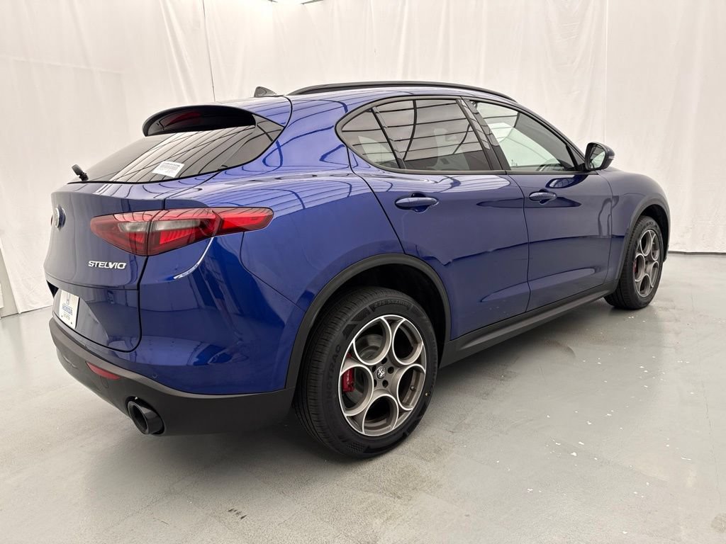 Used 2022 Alfa Romeo Stelvio Sprint AWD/4WD image 16