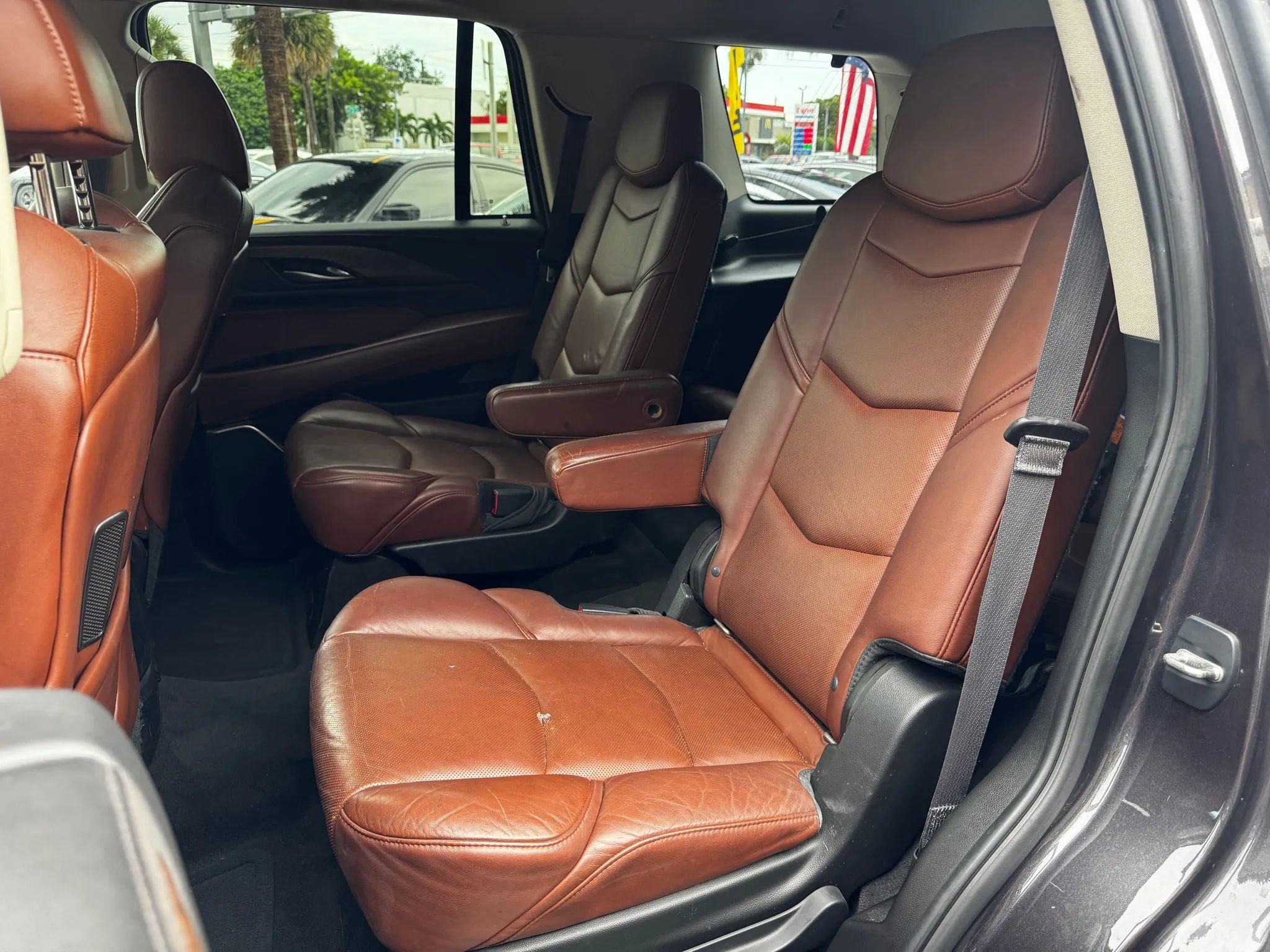 Used 2015 Cadillac Escalade Premium RWD image 23