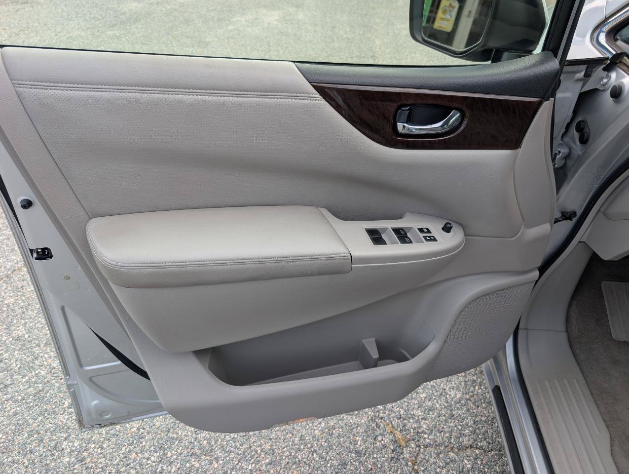 Used 2017 Nissan Quest SV FWD image 13