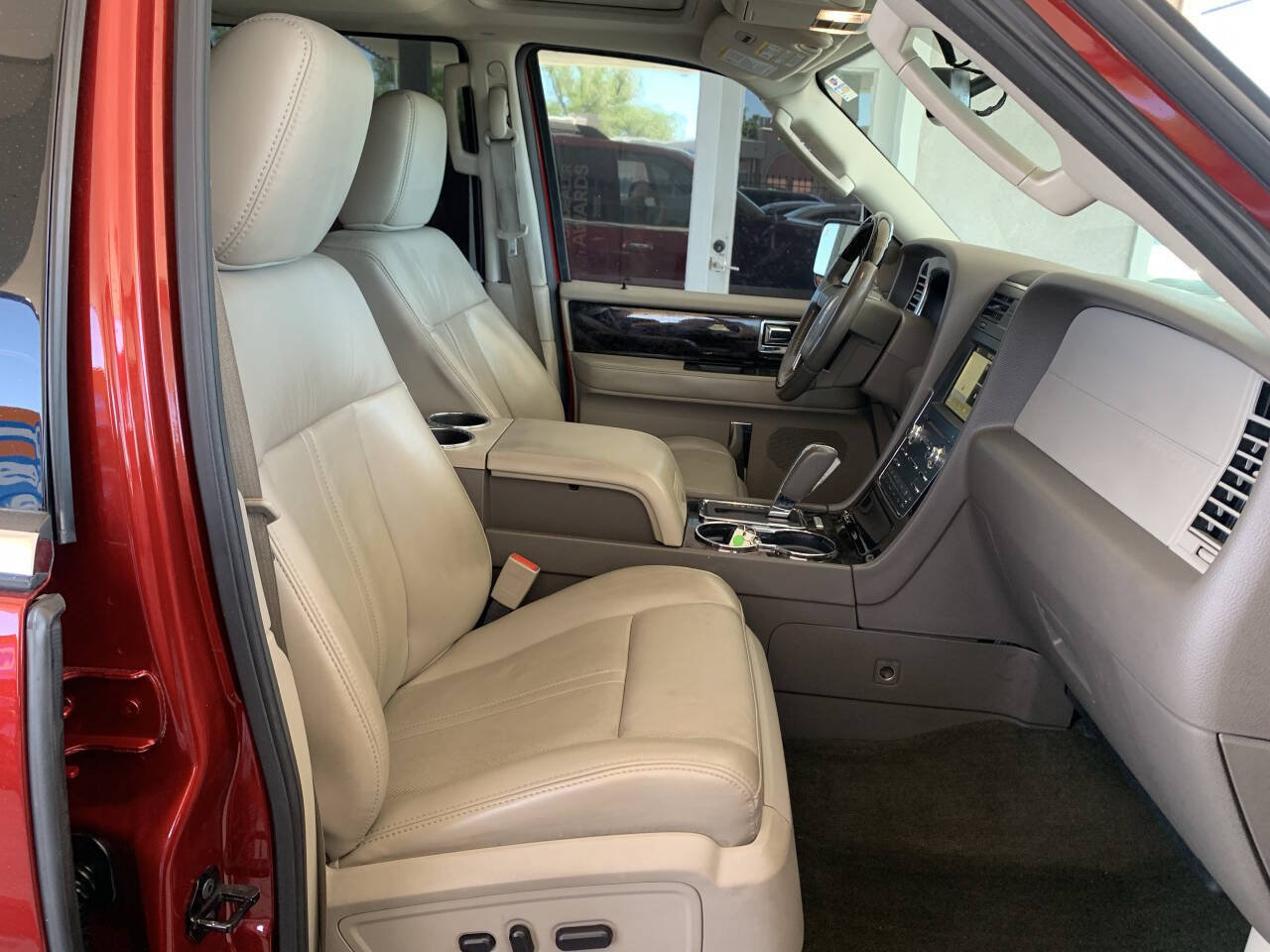 Used 2017 Lincoln Navigator Select AWD/4WD image 8