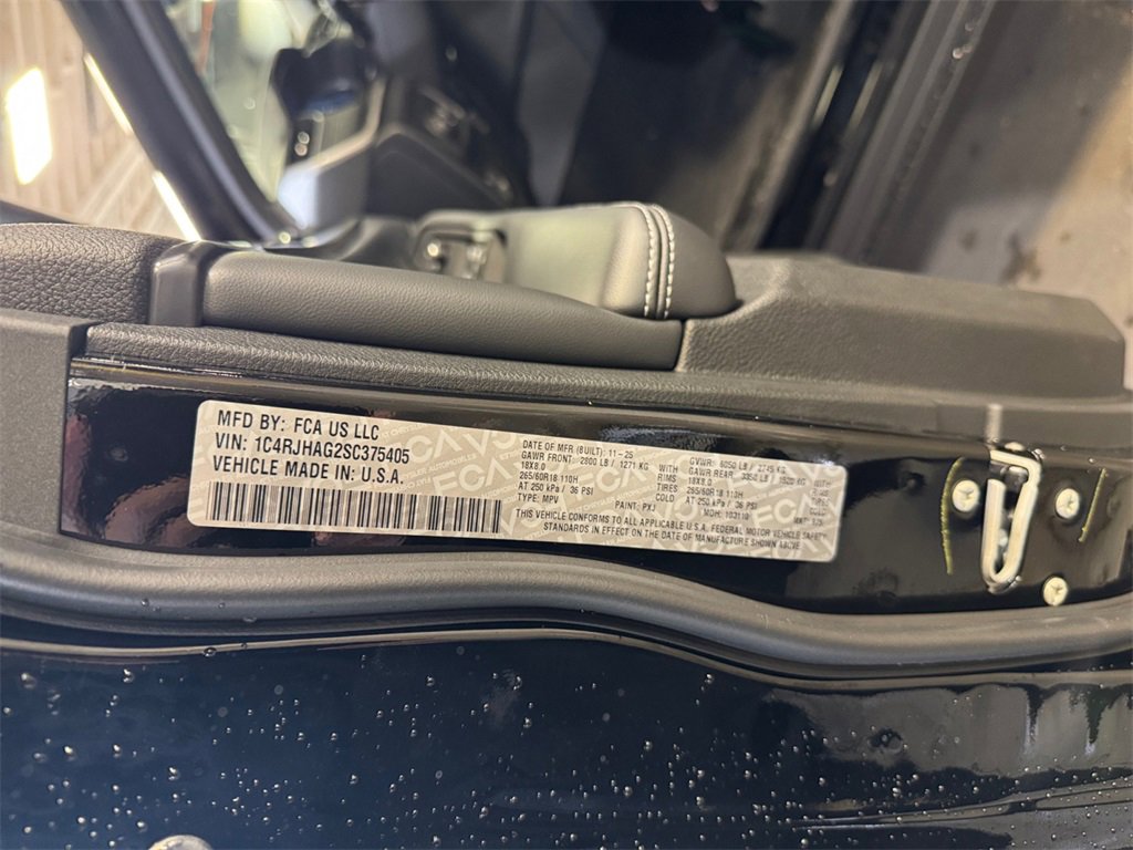 New 2025 Jeep Grand Cherokee Altitude image 31