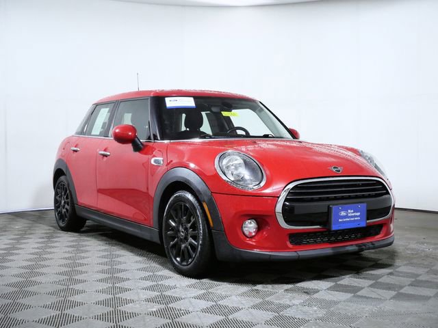 Used 2019 MINI Cooper 4-Door Hardtop image 1