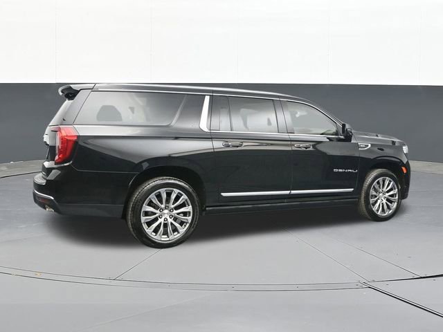 Used 2021 GMC Yukon XL Denali w/ Denali Premium Package image 16