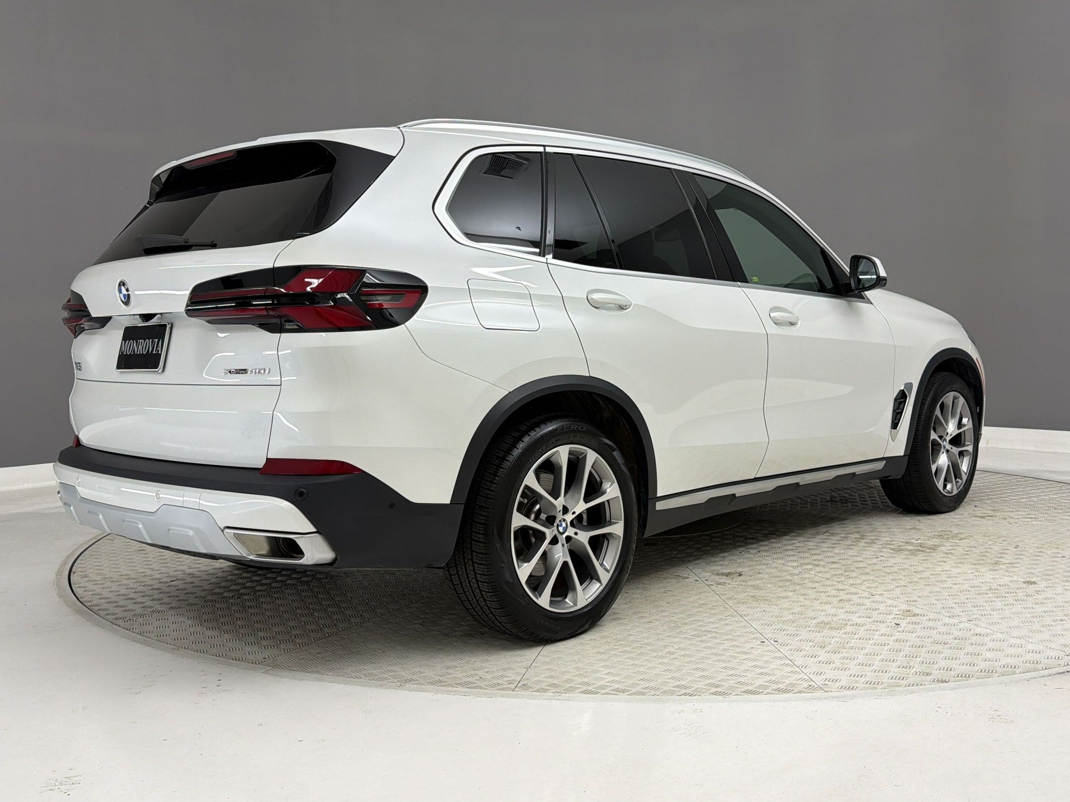 Certified 2024 BMW X5 xDrive40i w/ Premium Package AWD/4WD image 9