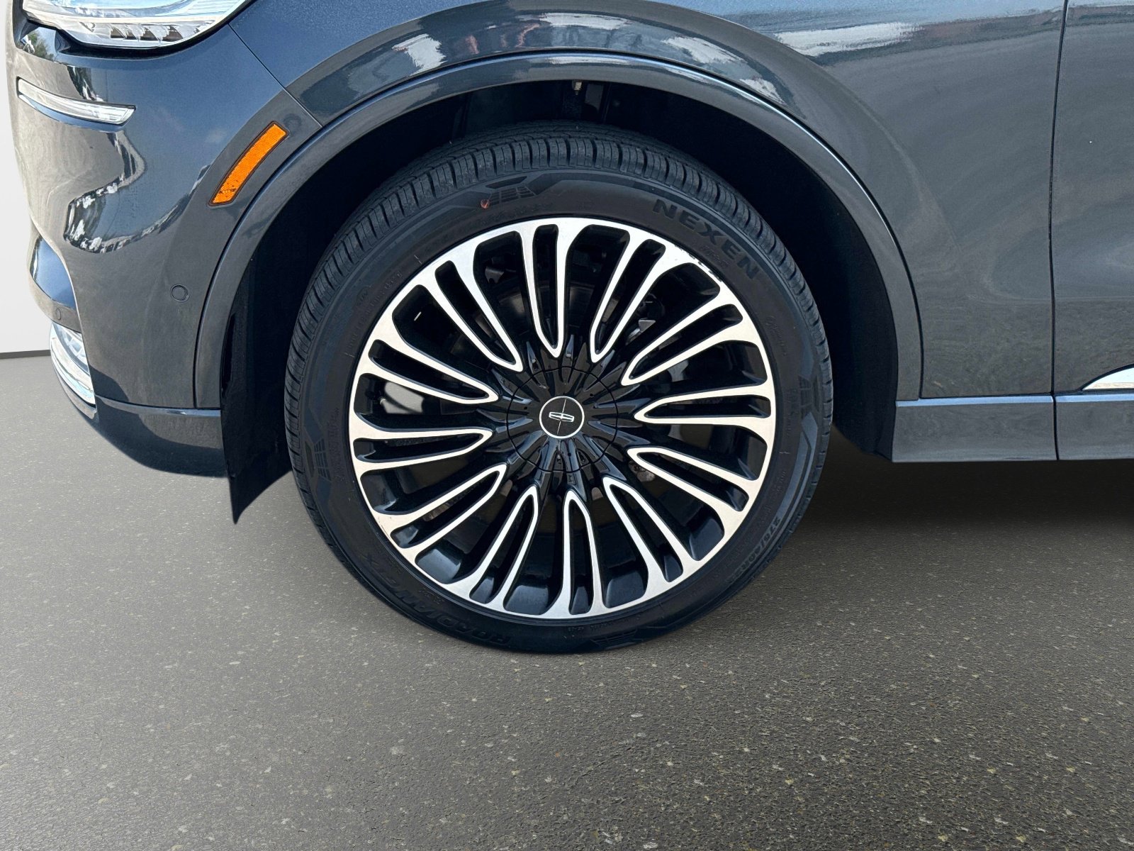 Used 2020 Lincoln Aviator Black Label w/ Class IV Trailer Tow Package image 12