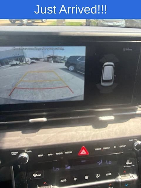 Used 2024 Kia Carnival EX FWD image 20