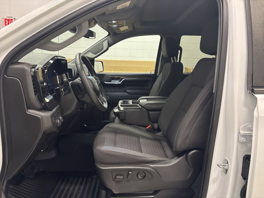Used 2023 Chevrolet Silverado 1500 RST AWD/4WD image 17