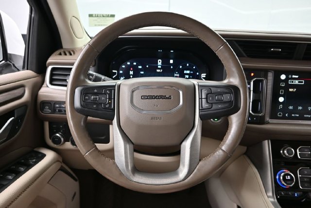 Used 2022 GMC Yukon XL Denali AWD/4WD image 26